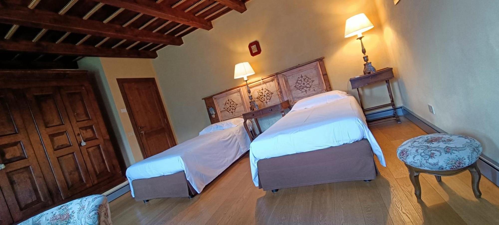 Palazzo Juvalta Bed & Breakfast Teglio Room photo